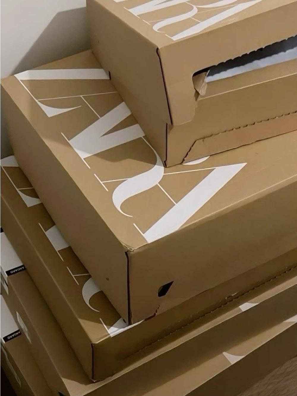 ZARA Wholesale Box (20 Pieces) – Tops, Pants & Shirts | Perfect for Resellers